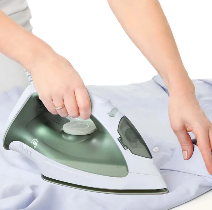 Plancha de Vapor Oster Verde GCSTBS3803VER